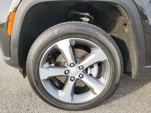 Used 2024 Jeep Grand Cherokee L Limited w/ Trailer Tow Package image 21