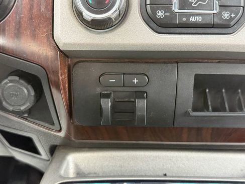 Used 2015 Ford F250 Lariat w/ Lariat Ultimate Package AWD/4WD image 37
