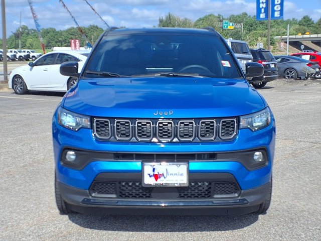 Used 2024 Jeep Compass Latitude w/ Convenience Group AWD/4WD image 2