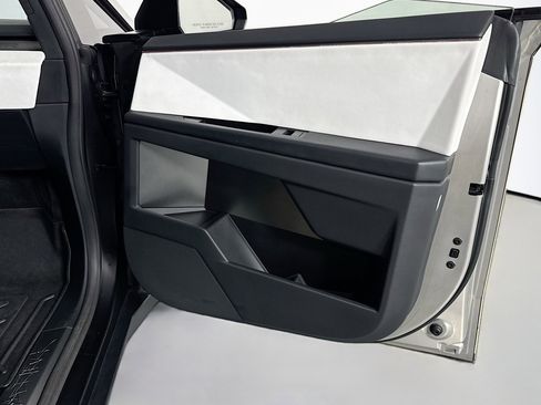 Used 2024 Tesla Cybertruck AWD Crew Cab image 23