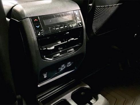 Used 2021 Jeep Grand Cherokee L Limited image 27