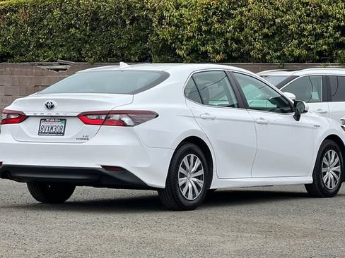 Used 2021 Toyota Camry LE FWD image 5