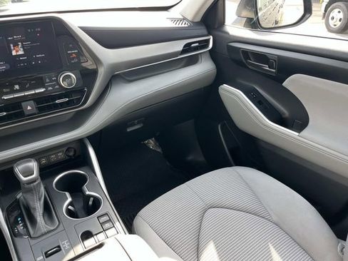 Used 2023 Toyota Highlander LE image 15