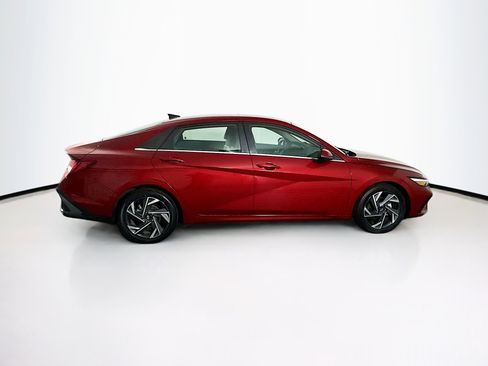 Used 2024 Hyundai Elantra Limited image 10