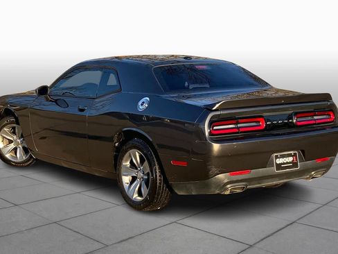 Used 2019 Dodge Challenger SXT image 10