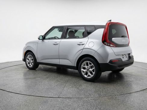 Used 2025 Kia Soul LX w/ LX Technology Package image 6