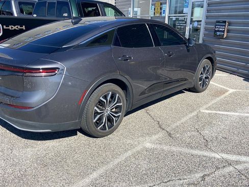 Used 2023 Toyota Crown XLE image 2