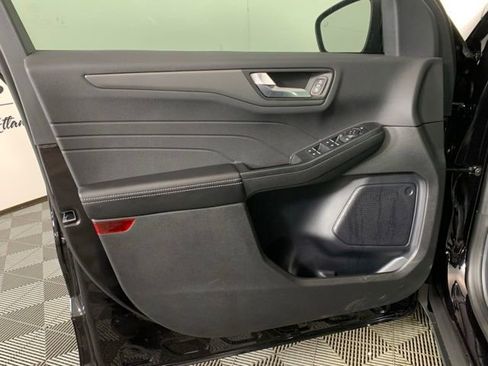 Used 2025 Ford Escape SE image 34