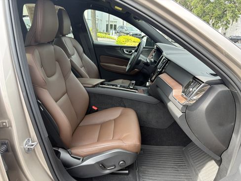 Certified 2024 Volvo XC60 T8 Plus w/ Protection Package Premier AWD/4WD image 35