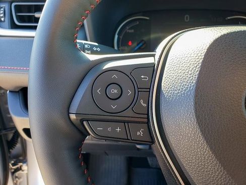 Used 2024 Toyota RAV4 SE image 19