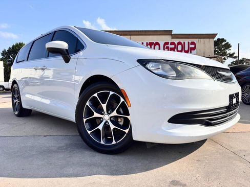 Used 2017 Chrysler Pacifica LX FWD image 33