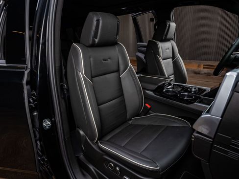 Used 2026 Cadillac Escalade ESV Sport w/ LPO, ONYX Package image 30