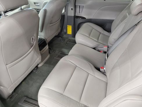 Used 2015 Toyota Sienna XLE FWD image 21