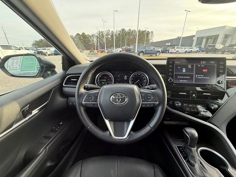Used 2021 Toyota Camry XLE image 14