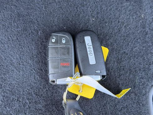 Used 2021 Jeep Grand Cherokee Laredo RWD image 21