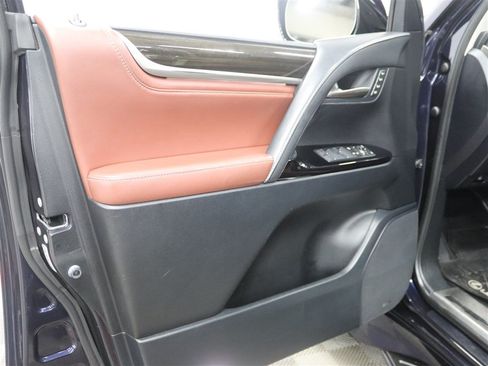 Used 2019 Lexus LX 570 4WD w/ Luxury Package image 18