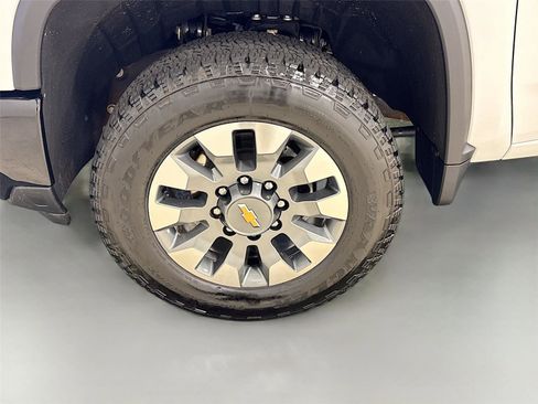 Used 2025 Chevrolet Silverado 2500 Custom w/ Custom Value Package image 27