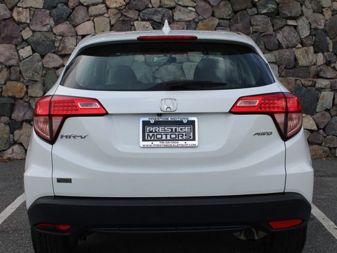 Used 2016 Honda HR-V LX image 8