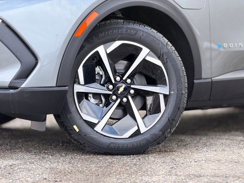 New 2026 Chevrolet Equinox EV LT image 2