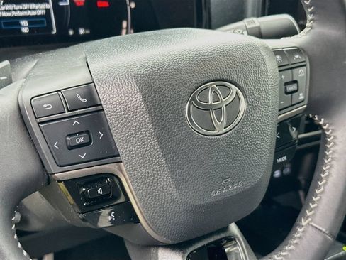 Used 2026 Toyota Camry SE FWD image 11