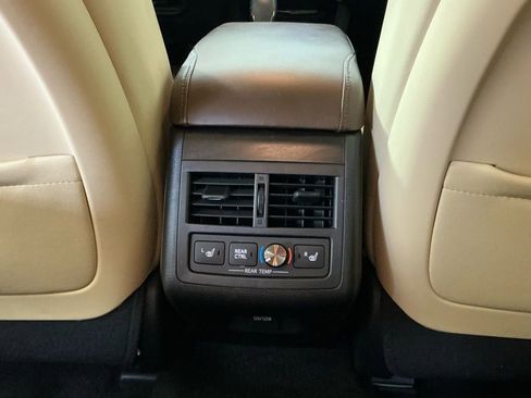 Used 2016 Toyota Avalon Limited w/ Toyota Safety Sense Package image 28