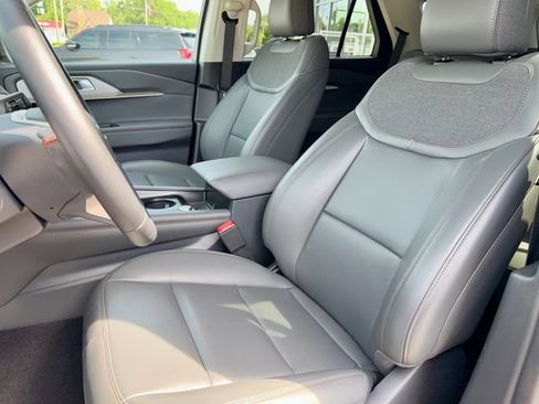 Used 2025 Ford Explorer Active w/ Active Comfort Package AWD/4WD image 14
