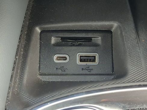 Used 2023 Buick Enclave Essence FWD image 27