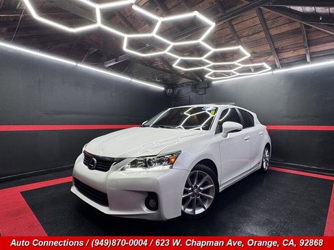 Used 2013 Lexus CT 200h FWD image 2