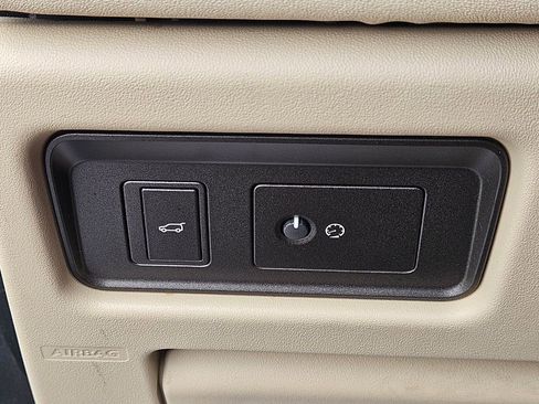 Used 2019 Land Rover Range Rover Evoque SE image 25