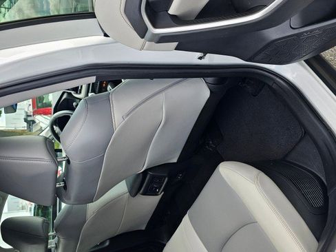 Used 2020 Toyota RAV4 Limited image 15