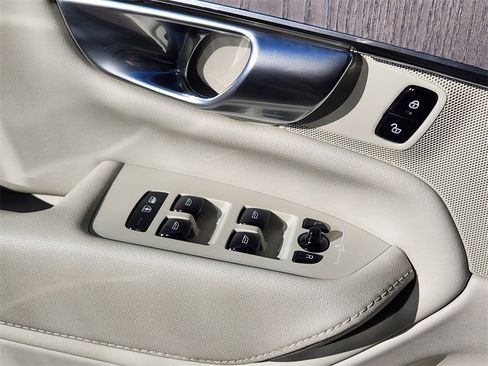 Used 2023 Volvo XC90 B6 Plus w/ Protection Package Premier image 4