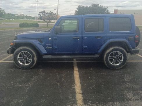 Used 2019 Jeep Wrangler Unlimited Sahara w/ Safetytec Group AWD/4WD image 2