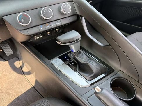 Used 2023 Hyundai Elantra SE w/ Preferred Accessory Package FWD image 23