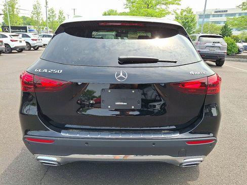 New 2025 Mercedes-Benz GLA 250 4MATIC image 5