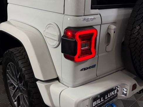 Used 2024 Jeep Wrangler High Altitude AWD/4WD image 15