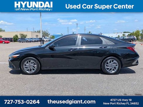 Used 2024 Hyundai Elantra SEL FWD image 2