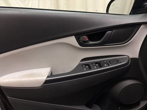 Used 2022 Hyundai Kona SEL w/ Cargo Package image 9