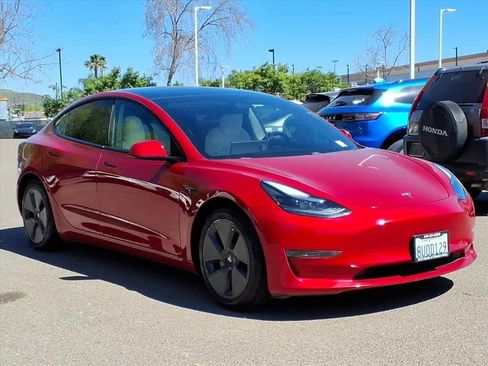 Used 2021 Tesla Model 3 Standard Range Plus image 4