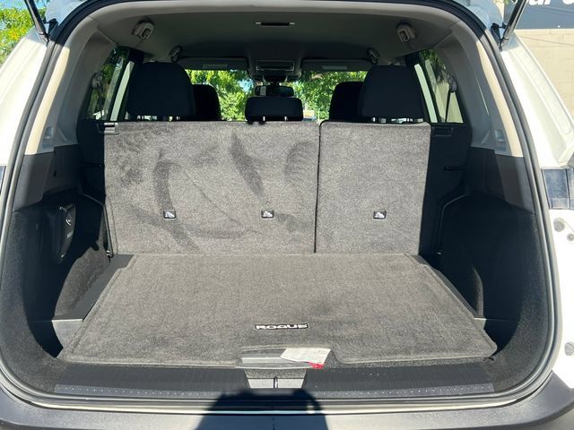 Used 2023 Nissan Rogue S AWD/4WD image 29