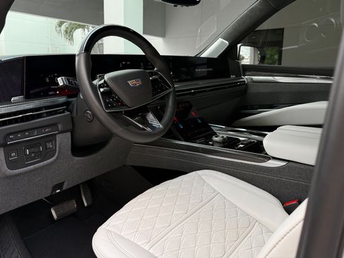 Used 2025 Cadillac Escalade V AWD/4WD image 24