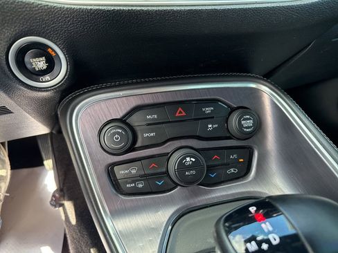 Used 2018 Dodge Challenger SXT RWD image 33
