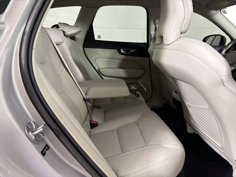 Used 2023 Volvo XC60 B5 Ultimate w/ Climate Package image 16