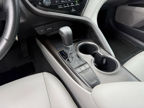 Used 2023 Toyota Camry SE image 18