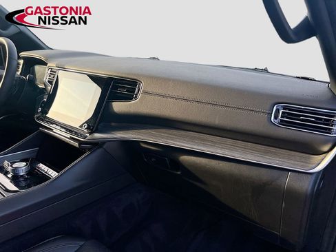 Used 2024 Jeep Wagoneer Series II w/ Flexible Seating Group image 40