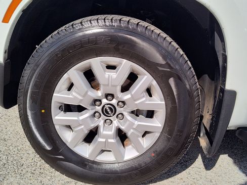 Used 2022 Nissan Frontier SV image 12