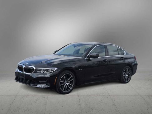 Used 2022 BMW 330e xDrive w/ Premium Package AWD/4WD image 4