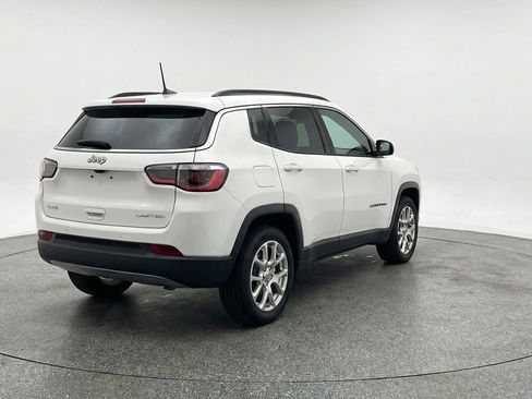 Used 2025 Jeep Compass Limited AWD/4WD image 9