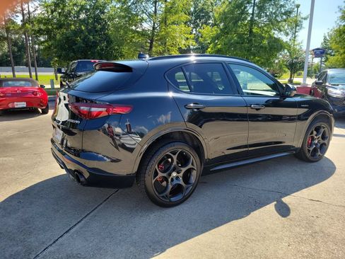 Used 2022 Alfa Romeo Stelvio Veloce AWD/4WD image 7