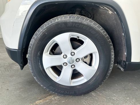 Used 2011 Jeep Grand Cherokee Laredo image 9