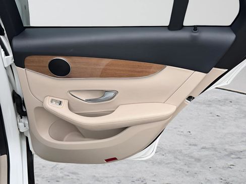 Used 2018 Mercedes-Benz GLC 350e 4MATIC image 26